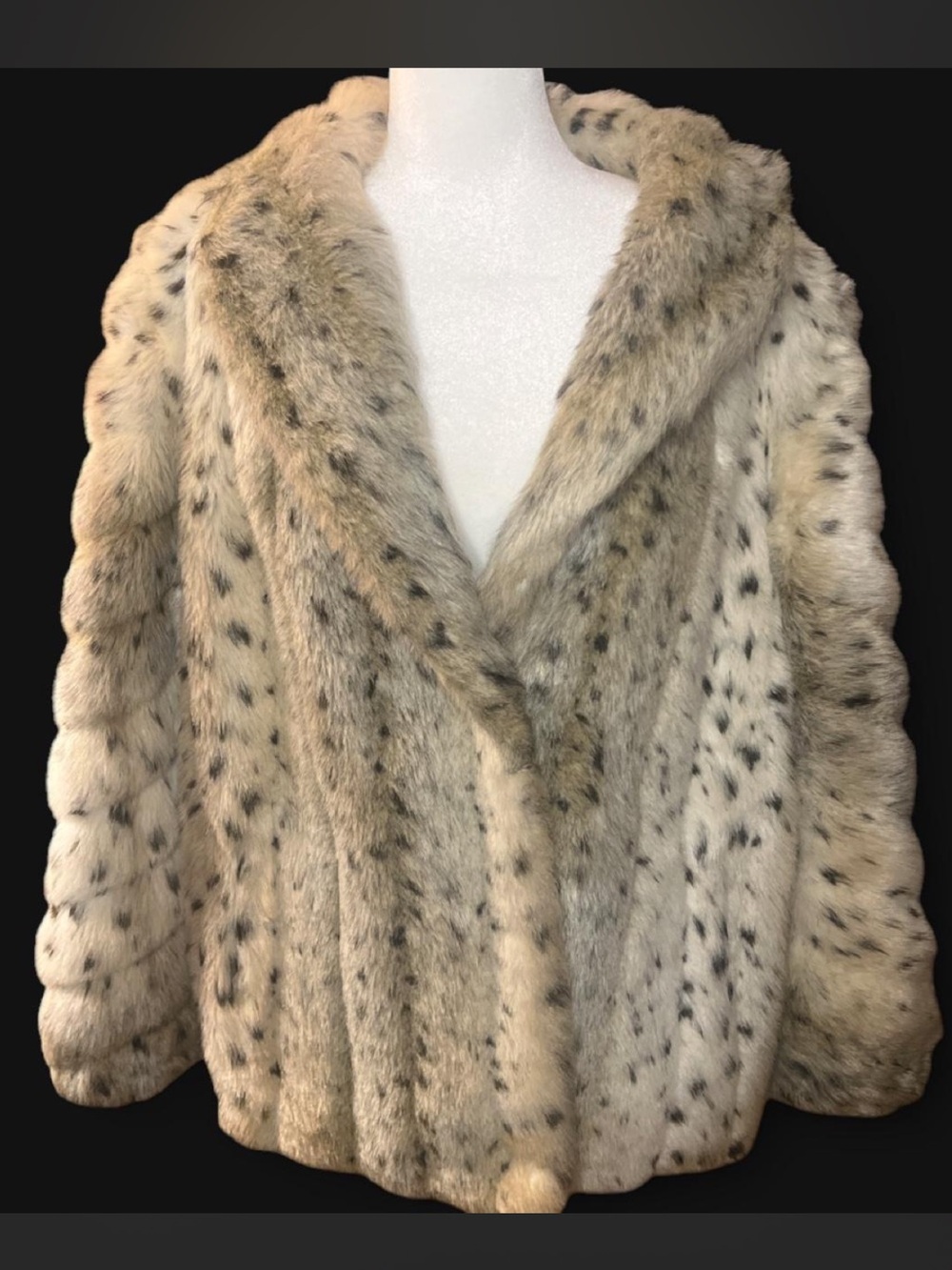 Luxury Vintage Women's Faux Fur Coat in Snow Leopard print